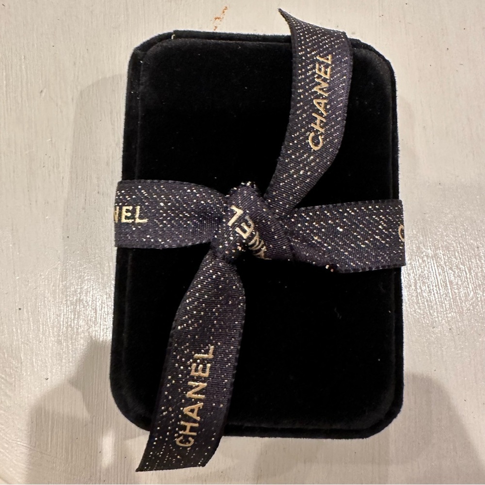 Chanel Stamped Gold Tone Crystal Cutout Zipper Pull Button Charm. - Picture 5 of 5